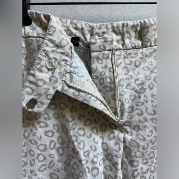 SANDRO cotton leopard cheetah print grey  white shorts sz 10 - Picture 4 of 10